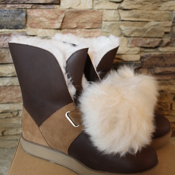 UGG WATERPROOF LEATHER ISLEY BOOTS - Picture 4 of 11